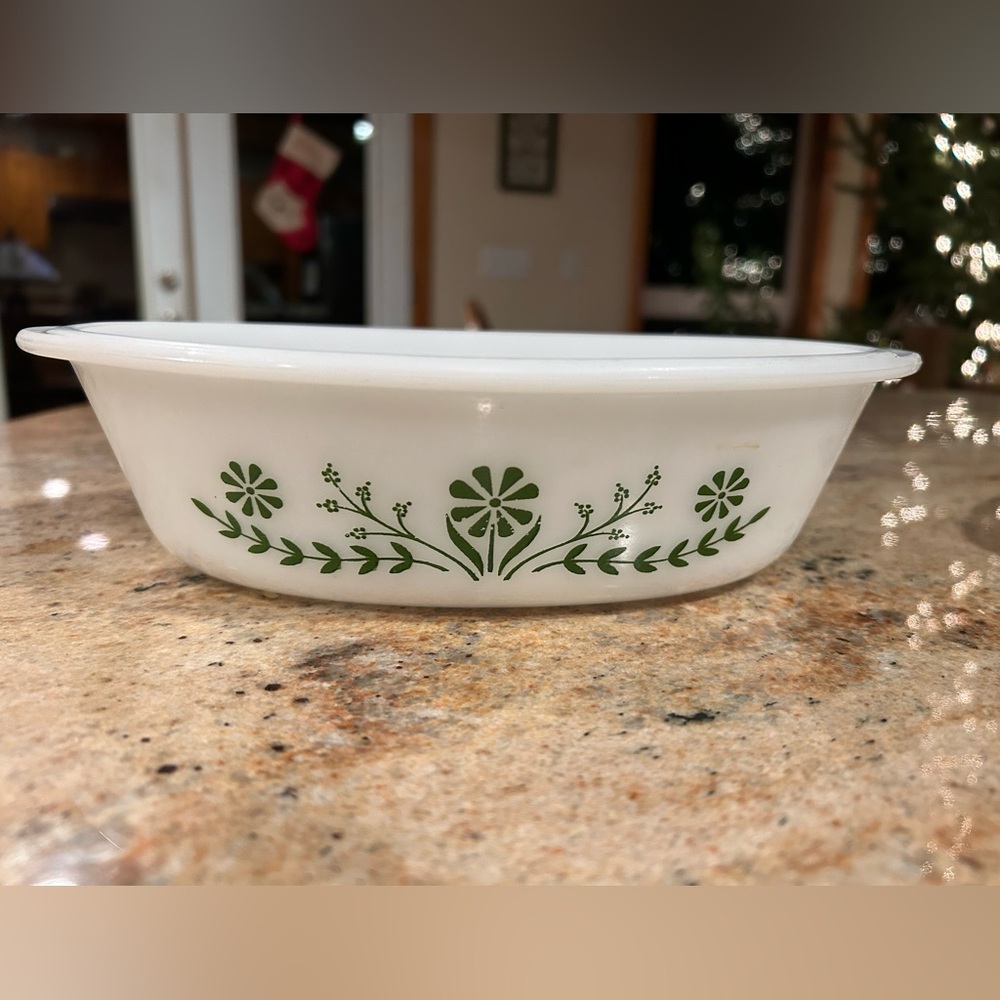 Glasbake 8”x6” Spring Blossom/Green Daisy
1 qt. Oval Milk Glass Bake Dish
